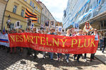 Участники акции «Бессмертный полк» во время шествия по улицам Праги