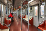 Безлюдный поезд метро в Шанхае, Китай, 25 января 2020 года