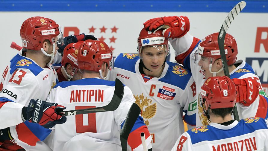 Сборная России по хоккею празднует гол