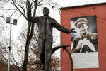 Памятник космонавту Юрию Гагарину авторства Анатолия Новикова в подмосковных Люберцах