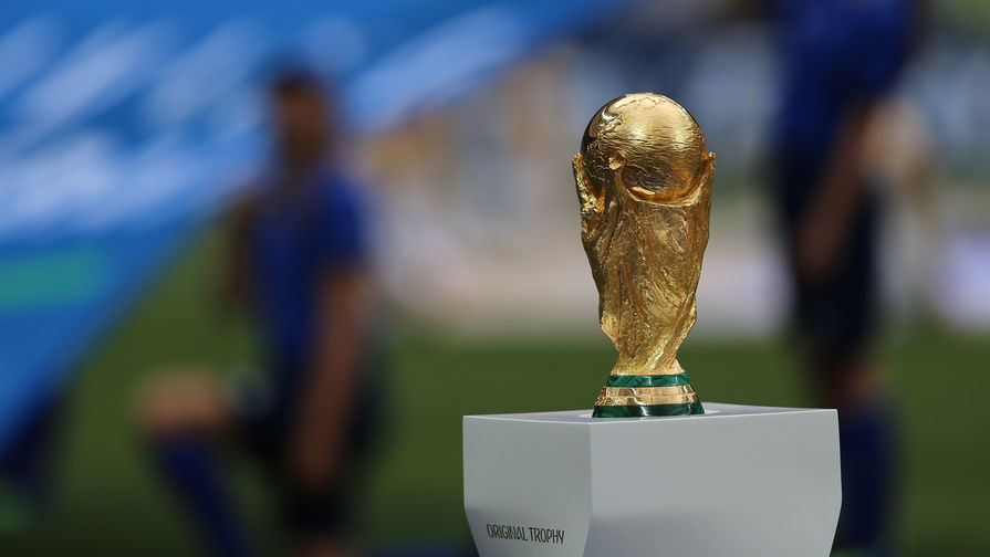Кубок мира FIFA перед началом финального матча чемпионата мира по футболу между сборными Франции и Хорватии в Москве, 15 июля 2018 года