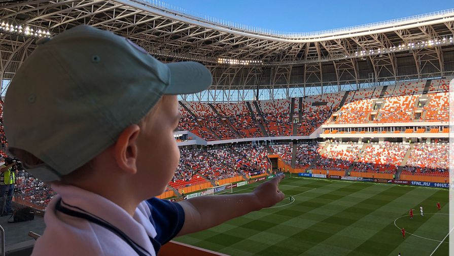 Ребенок во время матча «Мордовия» — «Краснодар-2» в Саранске