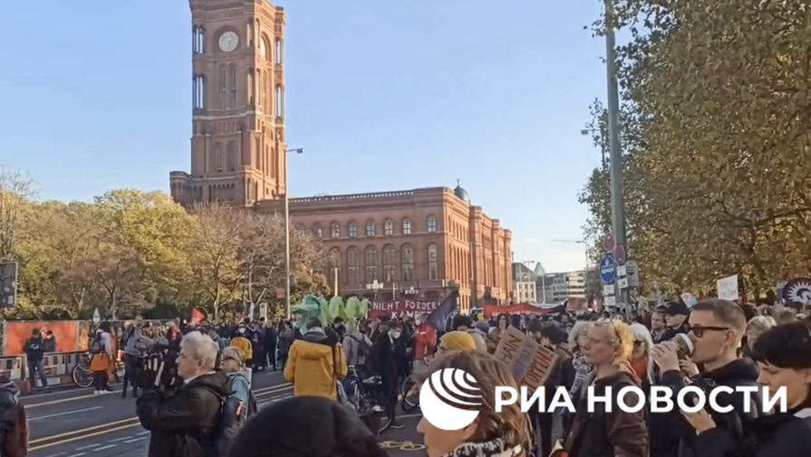 Bild: митинг против США в Лейпциге закончился столкновениями с полицией