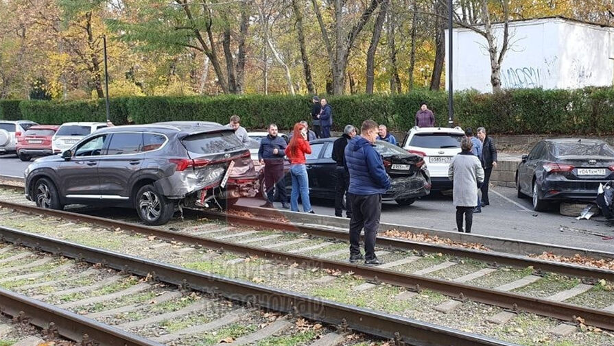 Потерявший сознание водитель протаранил семь машин в Краснодаре