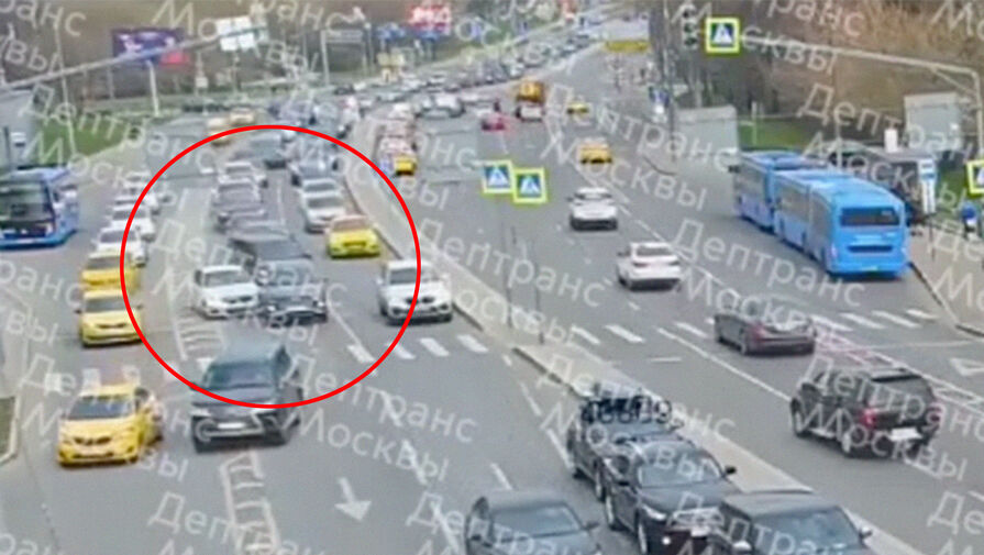 Массовая авария с участием четырех автомобилей произошла в Москве