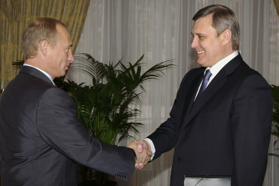 Владимир Путин и Михаил Касьянов (признан в РФ иностранным агентом) в 2003 году