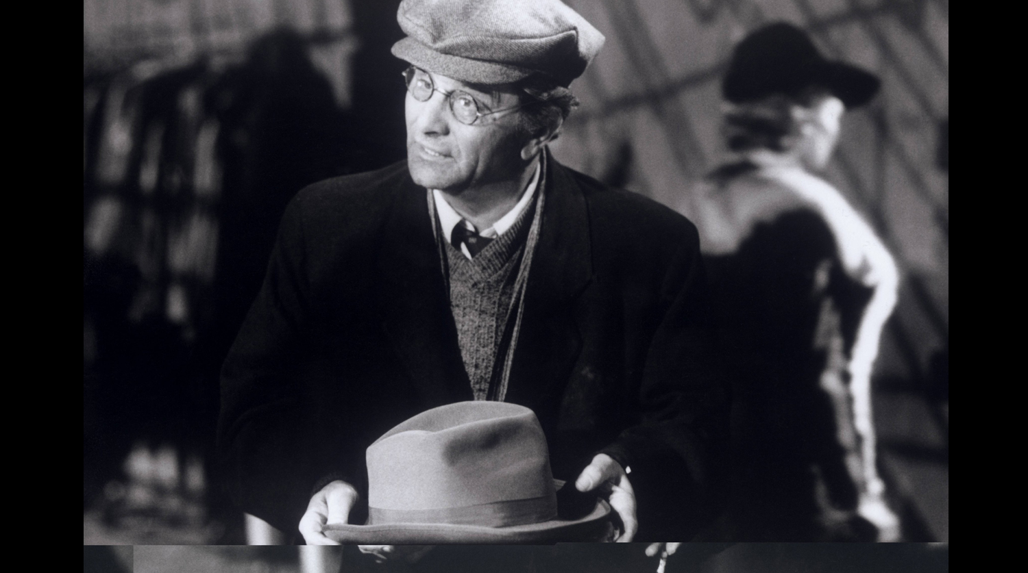Питер Фальк в фильме «Небо над Берлином» (1987)