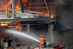 Тушение пожара на складе шин в порту Бейрута, 10 сентября 2020 года