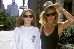 Кейт Хадсон со своей мамой Голди Хоун в Нью-Йорке, 1992 год
