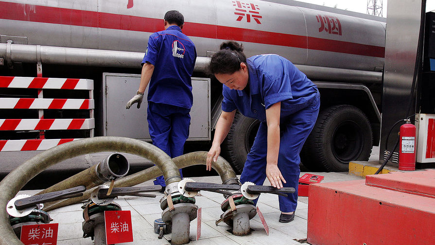 FT: частные нефтеперерабатывающие заводы Китая тайно покупают российскую нефть