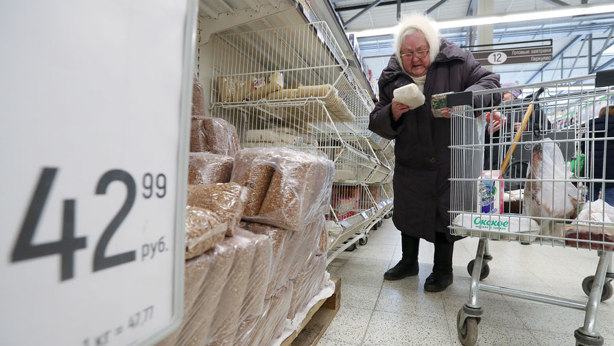 "Опасная близость стагфляции": экономика России тянет цены вверх