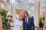 Телеведущая Катя Гордон и бизнесмен Виктор Хархалис поженились 19 января в одном из ЗАГСов Москвы. Пара воспитывает троих детей
