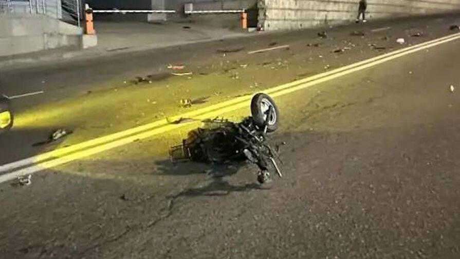 На вид ему 14 лет: байкер разбился в ДТП во Владивостоке и попал на камеру