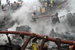 Президент Нигерии Гудлак Джонатан объявил три дня траура в память о жертвах крушения двухмоторного самолета McDonnell Douglas MD-83 местной авиакомпании Dana Air. 