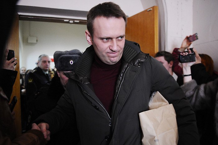 Алексей Навальный (включен в список террористов и экстремистов) после рассмотрения ходатайства следствия о&nbsp;его домашнем аресте в&nbsp;Басманном суде Москвы