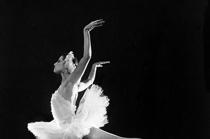 С пятой Всесоюзной фотовыставки «Семилетка в действии», 1964 год