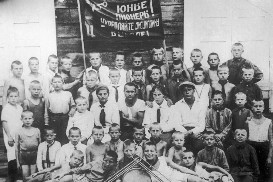 Члены одного из&nbsp;первых пионерских отрядов в&nbsp;Новосибирске, 1925&nbsp;год
