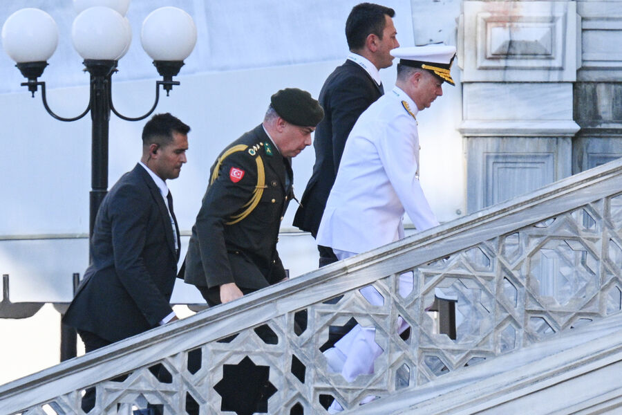 Представители Вооруженных сил Турции прибыли во дворец Чираган в&nbsp;Стамбуле на&nbsp;прямые переговоры между&nbsp;делегациями России и Украины, 23&nbsp;июля 2025&nbsp;года