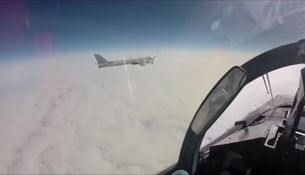 Минобороны опубликовало видео полета Ту-95 у берегов Аляски
