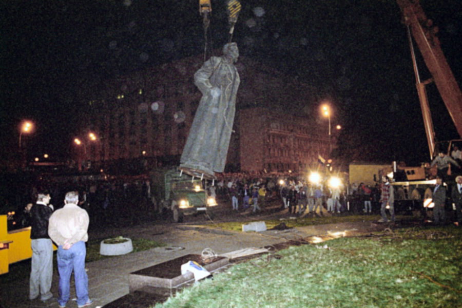 Демонтаж памятника Ф.Э.Дзержинскому в Москве, 23 августа 1991 года