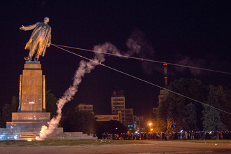 Демонтаж памятника Ленину в Харькове, Украина, 2014 год