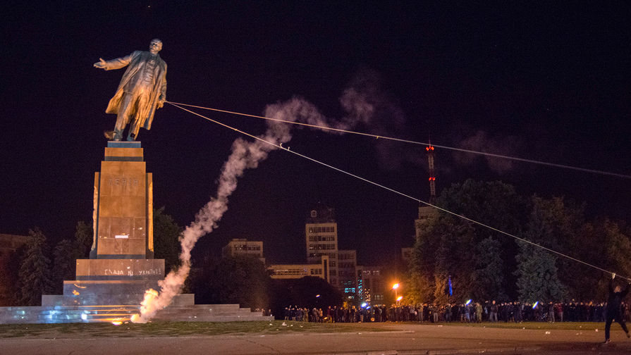 Демонтаж памятника Ленину в Харькове, Украина, 2014 год