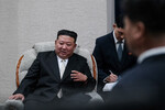 Лидер КНДР Ким Чен Ын на встрече с главой Министерства природных ресурсов и экологии Александром Козловым в Приморском крае, 12 сентября 2023 года