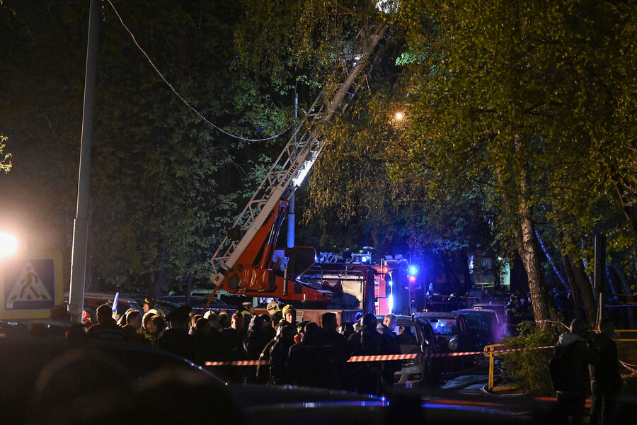 На&nbsp;месте взрыва в&nbsp;многоэтажном доме на&nbsp;улице Генерала Тюленева в&nbsp;Москве, 4&nbsp;мая 2025&nbsp;года