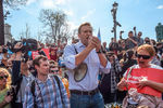 Оппозиционный политик Алексей Навальный во время несогласованной акции в центре Москвы, 5 мая 2018 года
