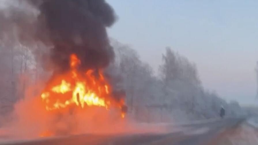 В Ленобласти дотла сгорел второй автобус за день