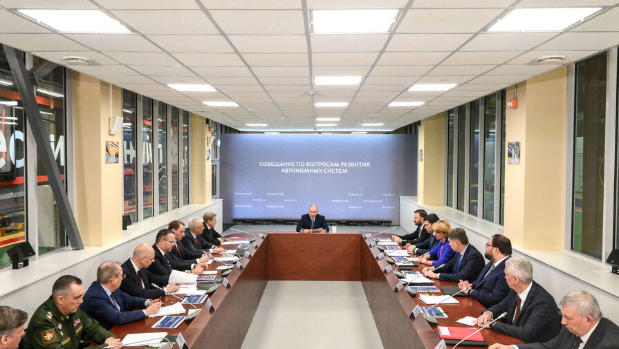 Путин поручил ввести в юридическое поле небольшие беспилотные устройства