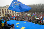 Сине-желтые цвета флагов Украины и Евросоюза — тренд Майдана-2013