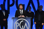 Брайан Крэнстон вышел на сцену за наградой в номинации «лучший телефильм» как один из продюсеров победившего сериала «Во все тяжкие»