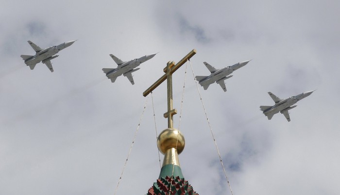 Самолеты Су-24 во время репетиции воздушной части военного парада в&nbsp;Москве в&nbsp;ознаменование 70-летия Победы в&nbsp;Великой Отечественной войне 1941&ndash;1945 годов