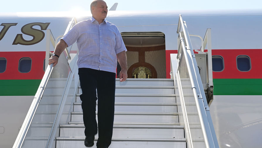 Президент Белоруссии Александр Лукашенко в&nbsp;аэропорту Сочи во время визита в&nbsp;Россию, 14 сентября 2020 года