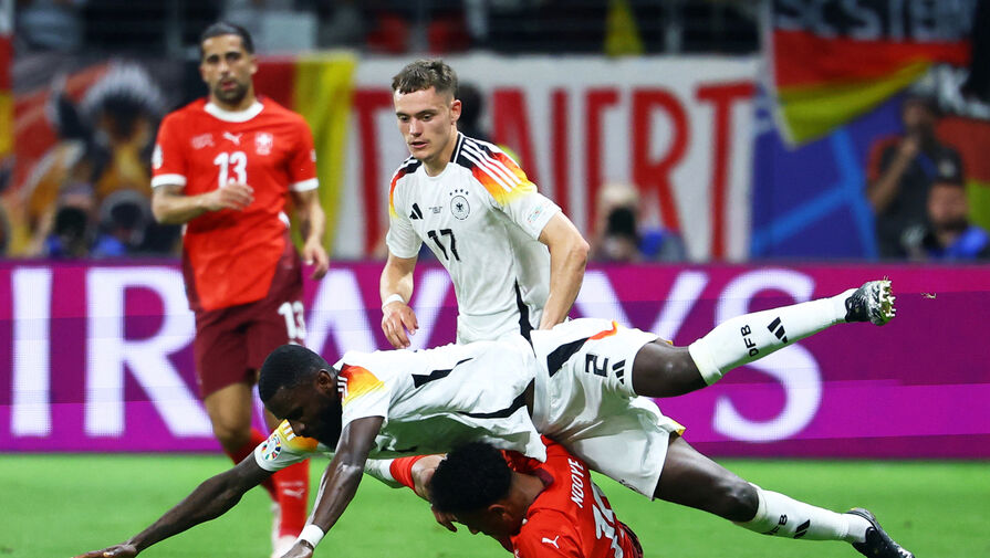 Германия сыграла вничью со Швейцарией и выиграла группу A Евро