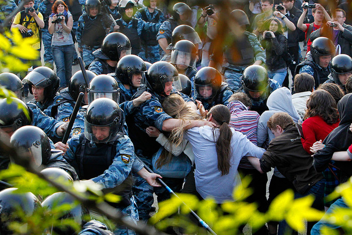 Столкновения с полицией на Болотной площади 6 мая 2012 года