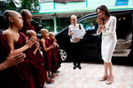 Анджелина Джоли перед встречей с религиозными лидерами Мьянмы