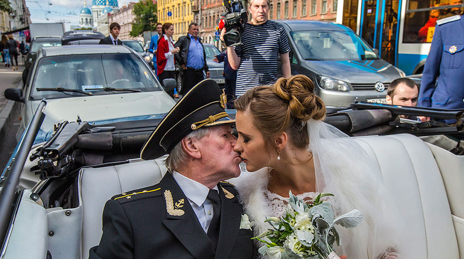 Иван Краско и Наталья Шевель после церемонии бракосочетания в&nbsp;Адмиралтейском ЗАГСе
