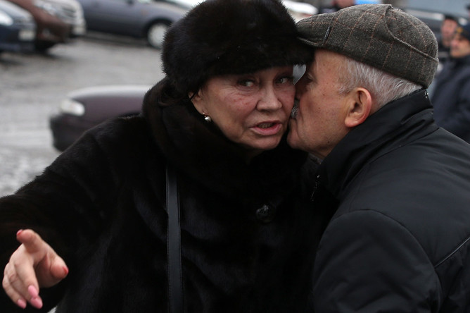 Актриса Лариса Лужина перед церемонией прощания с актрисой Натальей Крачковской на Троекуровском кладбище