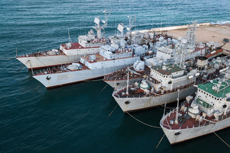Военные корабли, которые ранее входили в состав военно-морских сил Украины, в бухте Севастополя, январь 2018