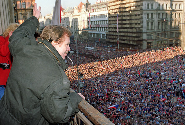 В&nbsp;конце 1980-х годов Гавел был одним создателей «Гражданского форума», ставшего главной оппозиционной силой в&nbsp;Чехословакии накануне распада социалистического блока