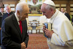Шимон Перес и папа Римский Франциск, 2013 год