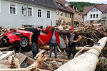 Последствия наводнения на улице коммуны Браунсбах на юго-западе Германии, 30 мая 2016 года