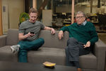 Основатель Facebook Марк Цукерберг и основатель Microsoft Билл Гейтс (кадр из видео)