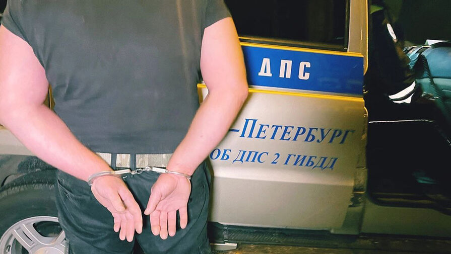 В Петербурге задержали пьяного водителя, сбежавшего от разбудивших его сотрудников ДПС