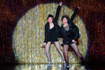 Актрисы Александра Урсуляк и Анастасия Макеева на сцене мюзикла «Чикаго», 2013 год