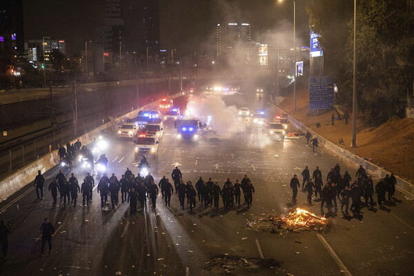 Израильская полиция разгоняет протестующих в&nbsp;Тель-Авиве, 26&nbsp;марта 2023&nbsp;года 