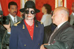 Юрий Лужков принимает Майкла Джексона в столичной мэрии, 2006 год