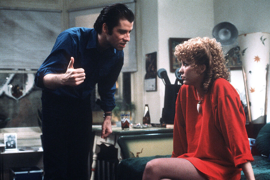 <b>«Прокол» (1981)</b>
<br><br>
Фильм вдохновлен картиной еще одного любимого режиссера Де Пальмы &mdash; Микеланджело Антониони. Если в&nbsp;его «Фотоувеличении» («Blow Up») невольным свидетелем убийства становится фотограф, то в&nbsp;«Проколе» («Blow Out») &mdash; звукорежиссер, монтирующий низкобюджетный фильм-слэшер.
